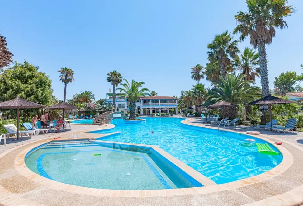 Basen w hotelu Palma Village (Fourka)