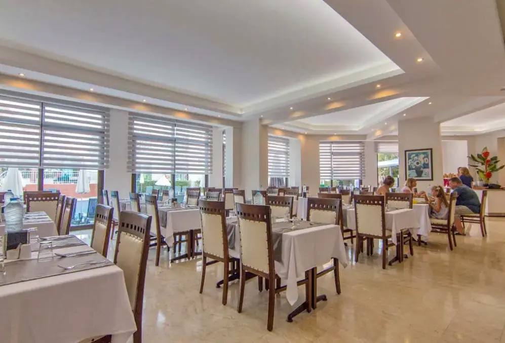 Restauracja i jedzenie w hotelu Palmea (ex Club Palm)