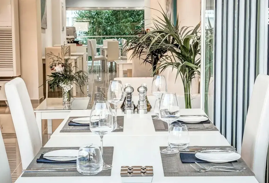 Restauracja i jedzenie w hotelu Palotel Luxury (Corfu)