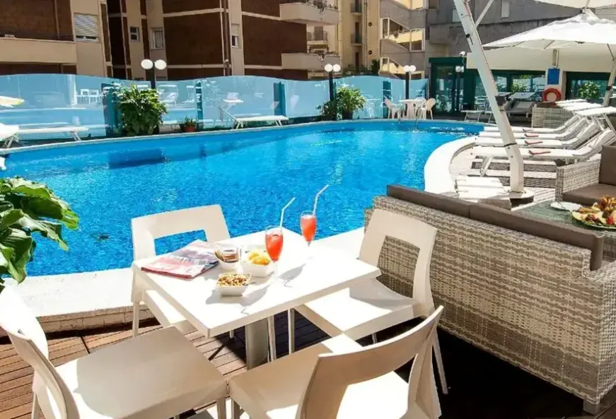 Basen w hotelu Park (Cattolica)