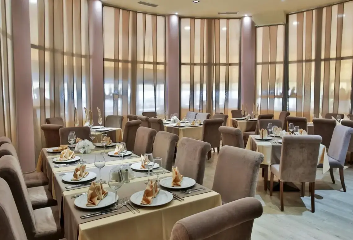 Restauracja i jedzenie w hotelu Park Golden Beach
