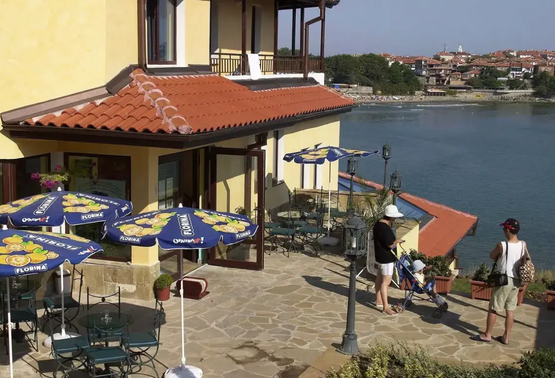 Restauracja i jedzenie w hotelu Parnasse
