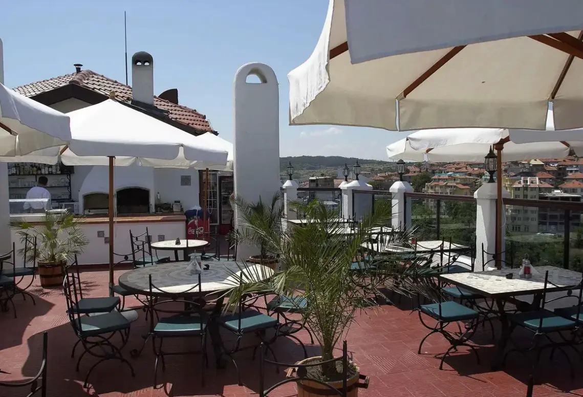 Widok z hotelu Parnasse