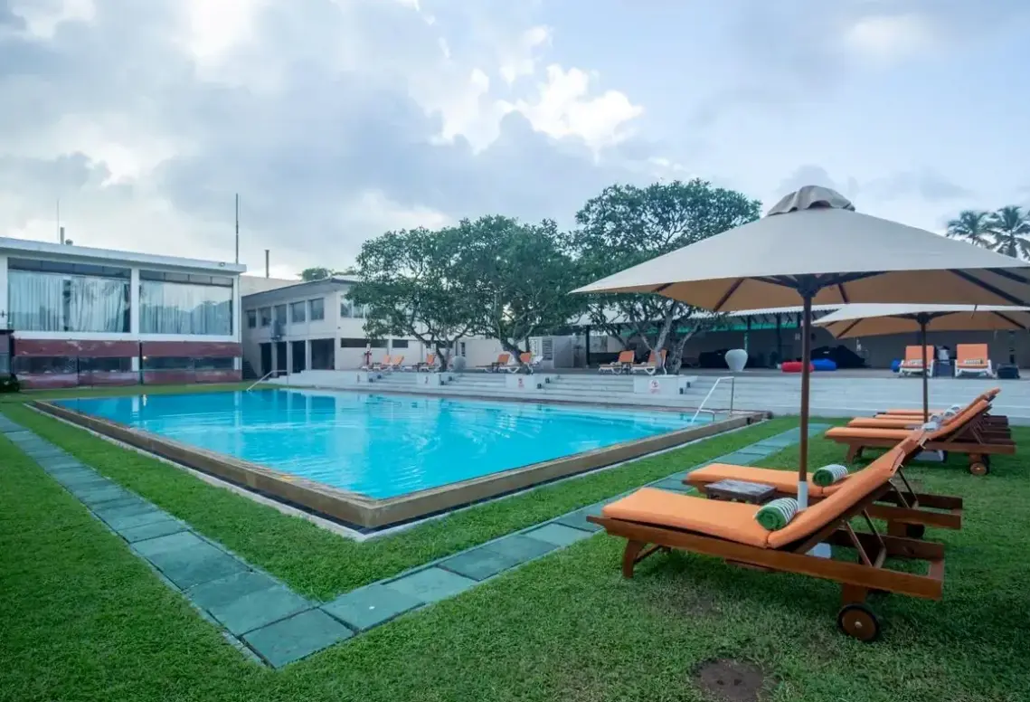 Basen w hotelu Pegasus Reef