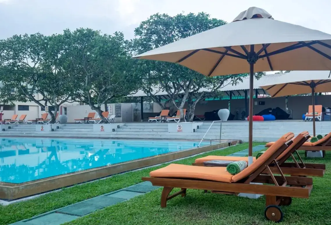 Basen w hotelu Pegasus Reef