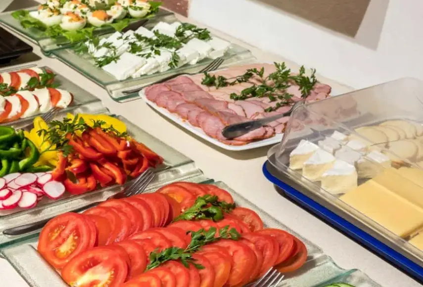 Restauracja i jedzenie w hotelu Pergamin Aparthotel