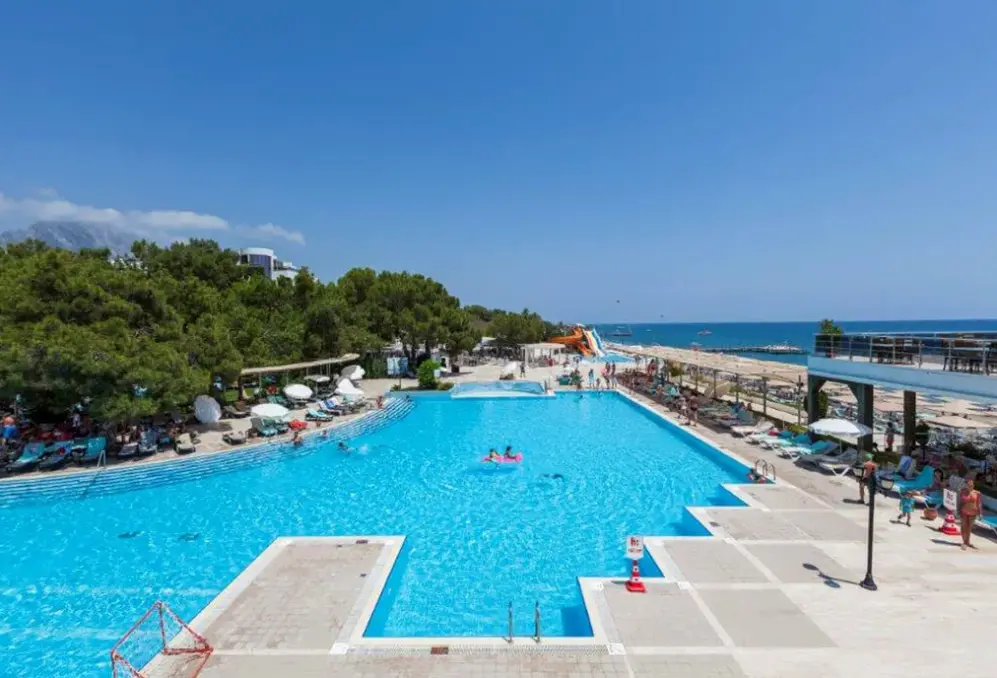 Basen w hotelu Perre La Mer Resort & Spa (ex. La Mer)