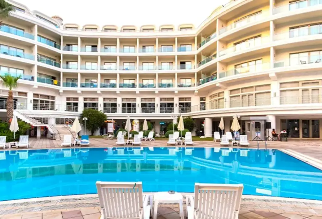 Basen w hotelu Pineta Park De Lux