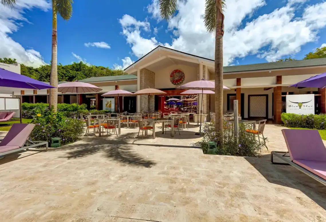 Restauracja i jedzenie w hotelu Planet Hollywood Costa Rica by Royalton, An Autograph Collection Resort