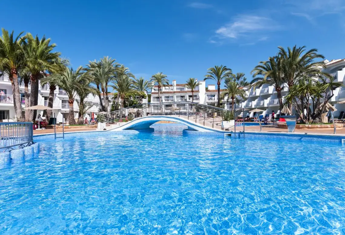 Basen w hotelu Playas Cas Saboners