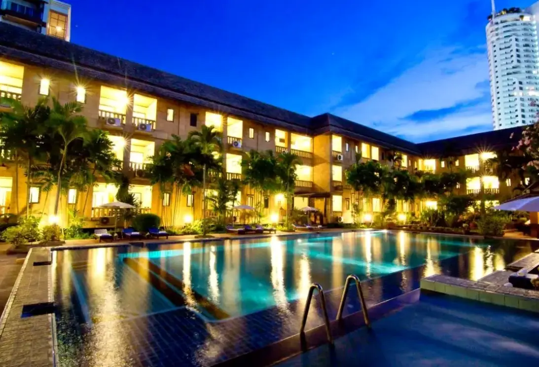 Basen w hotelu Plumeria Serviced Apartment