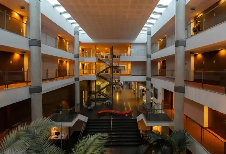 Lobby hotelu Port Elche (ex. Holiday Inn Elche)