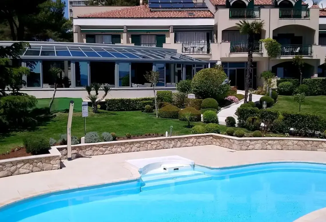 Basen w hotelu Radin (Vodice)