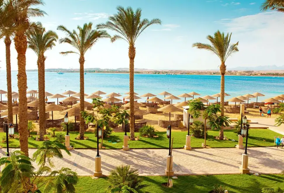 Plaża przy hotelu Red Sea Grand Waterworld Makadi (ex. Sunwing Waterworld Makadi)