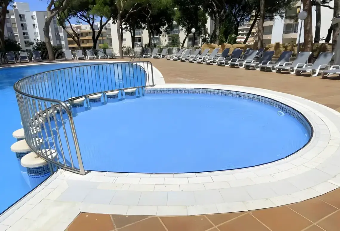 Basen w hotelu Rentalmar Blue Beach Apartments