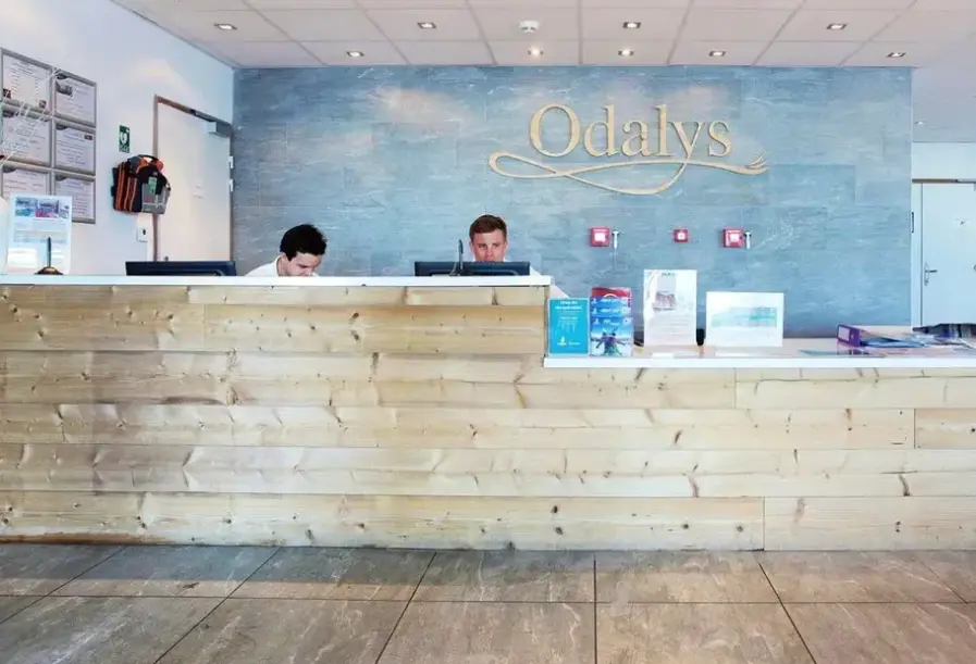 Lobby hotelu Residence Prestige Odalys Front de Neige