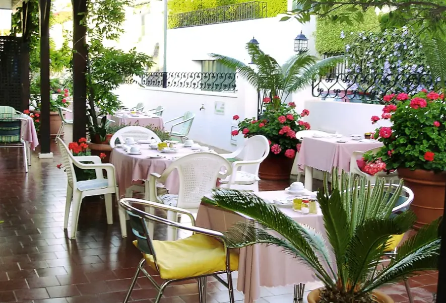 Restauracja i jedzenie w hotelu Residencial Vila Lusitania