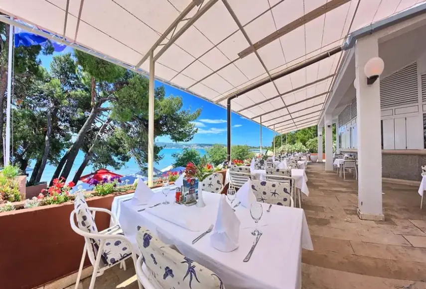 Restauracja i jedzenie w hotelu Resnik