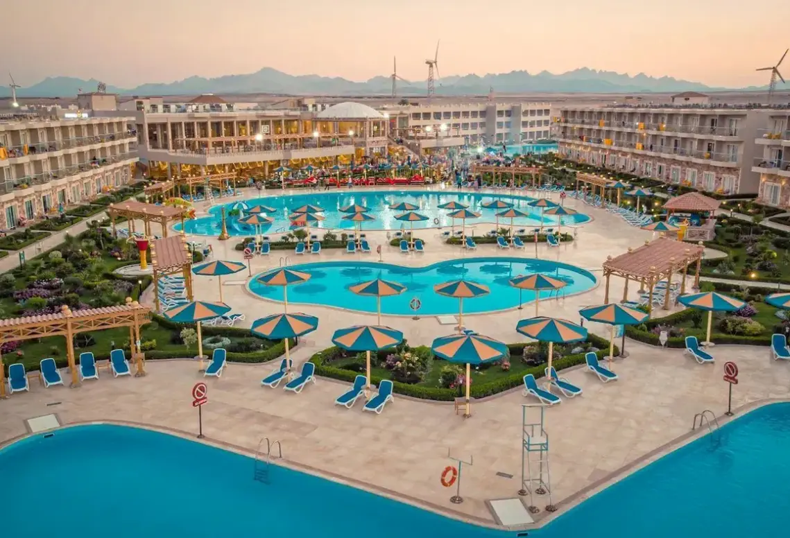 Basen w hotelu Rewaya Inn Resort (ex. Hawaii Paradise Aqua Park Resort)