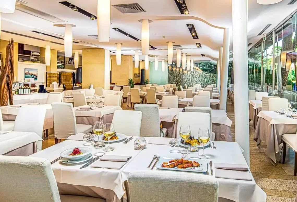 Restauracja i jedzenie w hotelu Rex (Lignano)