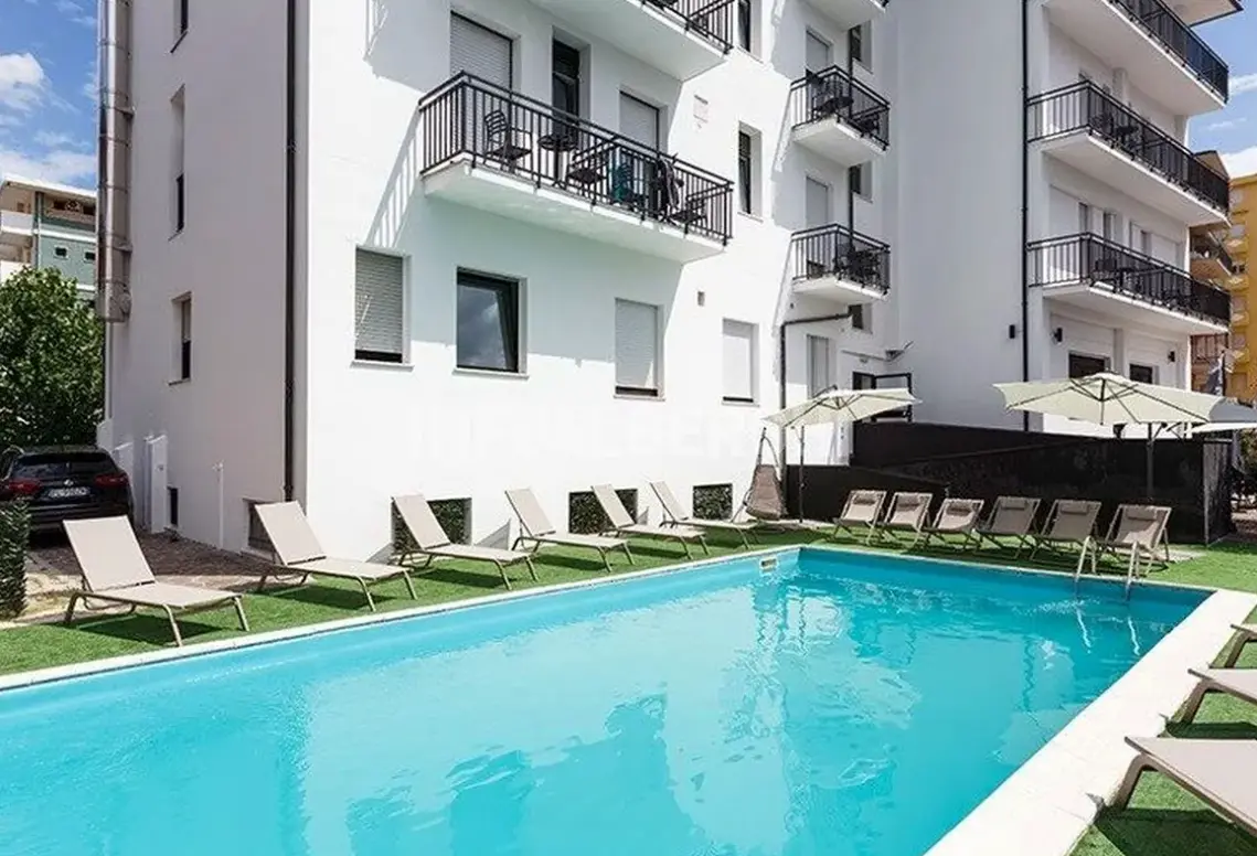 Basen w hotelu Rex (Ravenna)