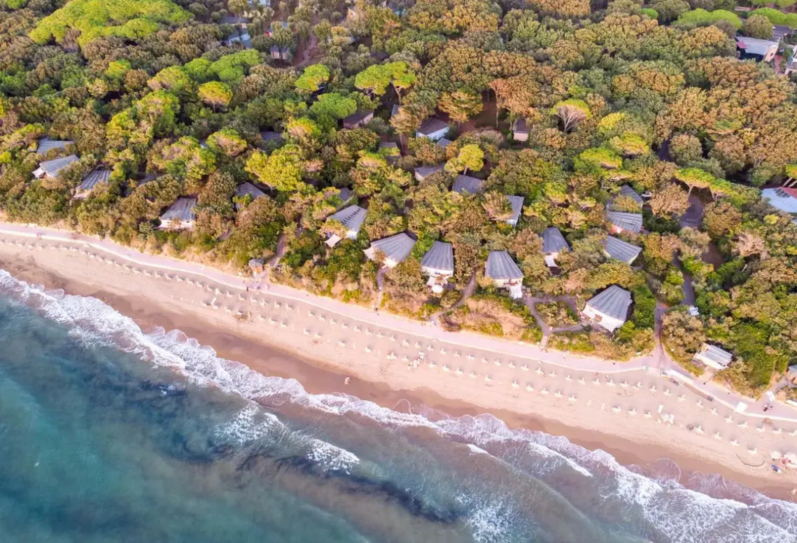 Plaża przy hotelu Riva degli Etruschi (Toskania)