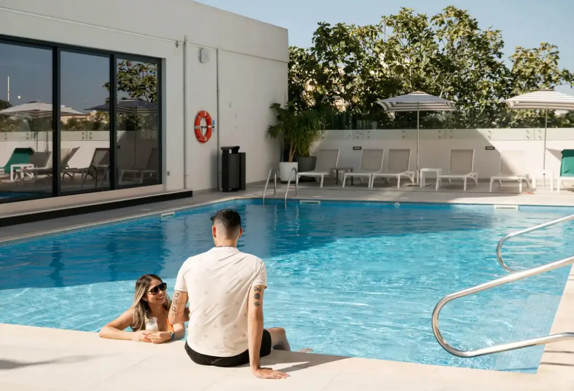 Basen w hotelu Rochavau