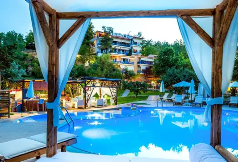 Basen w hotelu Rodon House