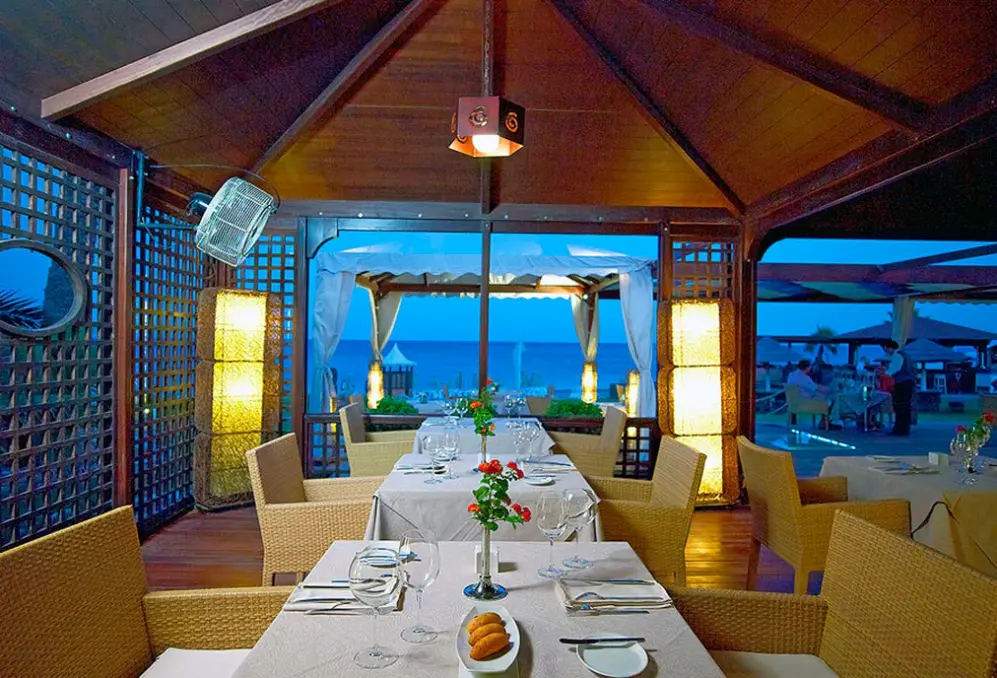Restauracja i jedzenie w hotelu Rodos Palladium Leisure & Wellness