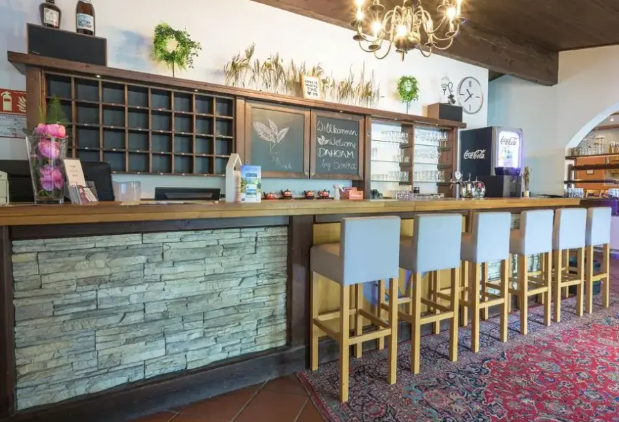 Restauracja i jedzenie w hotelu Roj Rooms & Suites