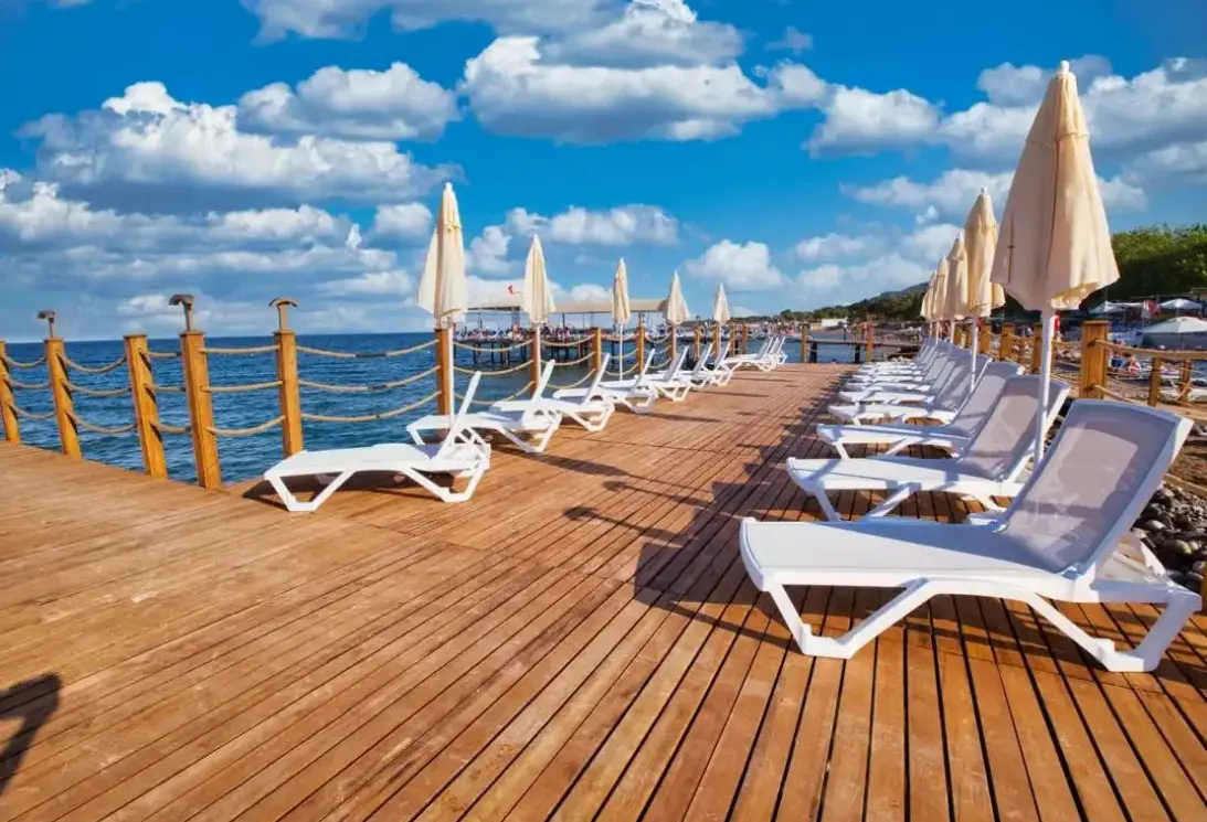Plaża przy hotelu Rose Garden Premium (ex. Larissa Mare Beach)