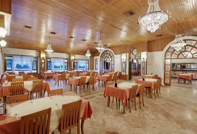Restauracja i jedzenie w hotelu Rose Garden Premium (ex. Larissa Mare Beach)
