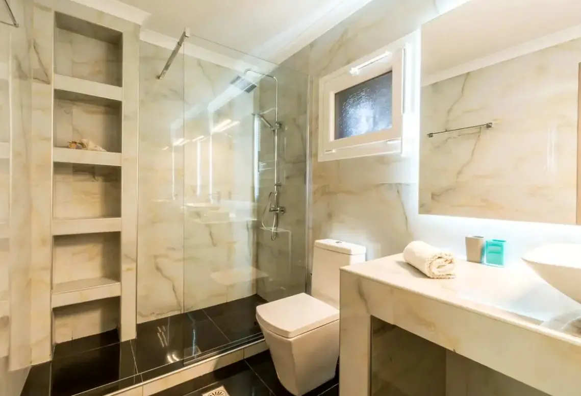 Łazienka w pokoju hotelu Roys Blu