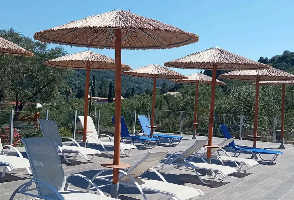 Basen w hotelu Saint George Palace (Agios Georgios)