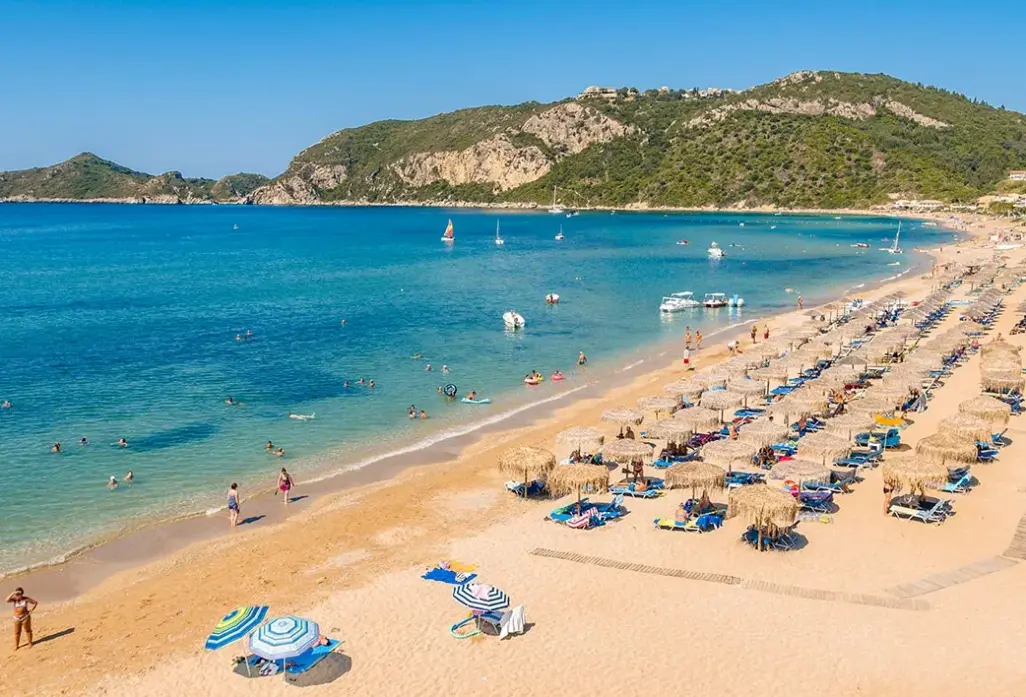 Plaża przy hotelu Saint George Palace (Agios Georgios)