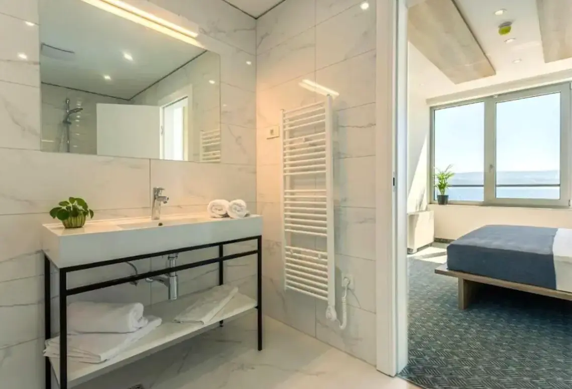 Łazienka w pokoju hotelu Saint Hildegard (Omiš)