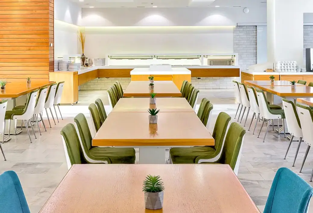 Restauracja i jedzenie w hotelu San Panteleimon