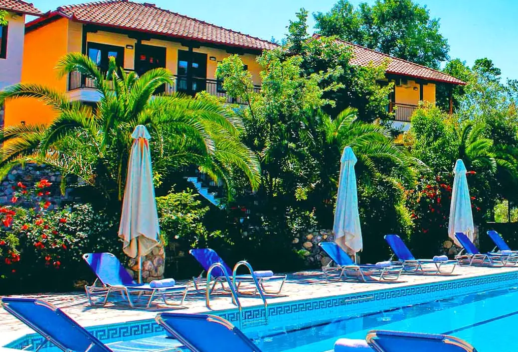 Basen w hotelu San Panteleimon