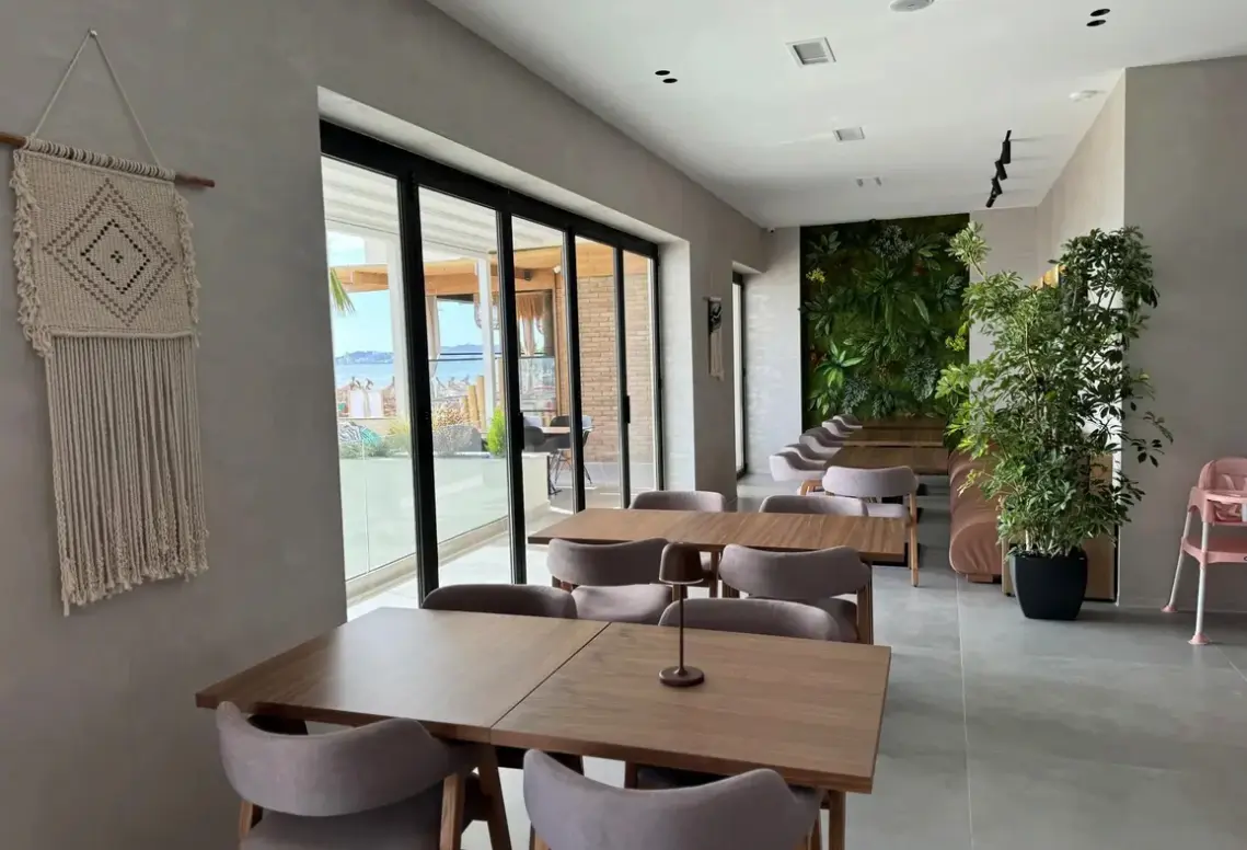 Restauracja i jedzenie w hotelu Seaside (Durrës)