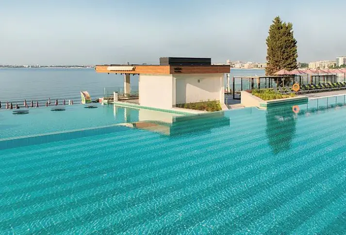 Basen w hotelu Secrets Sunny Beach Resort & Spa (ex. Riu Palace Sunny Beach)