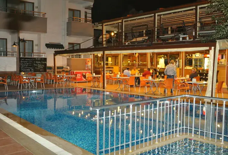 Basen w hotelu Selenium