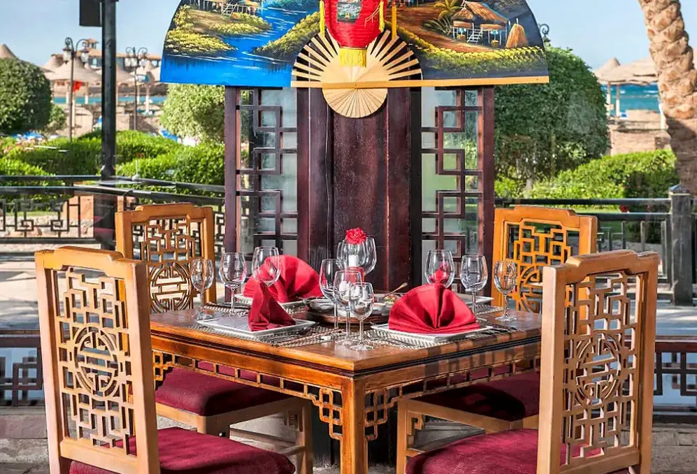Restauracja i jedzenie w hotelu Sentido Mamlouk Palace Resort & Spa (ex Sunrise)