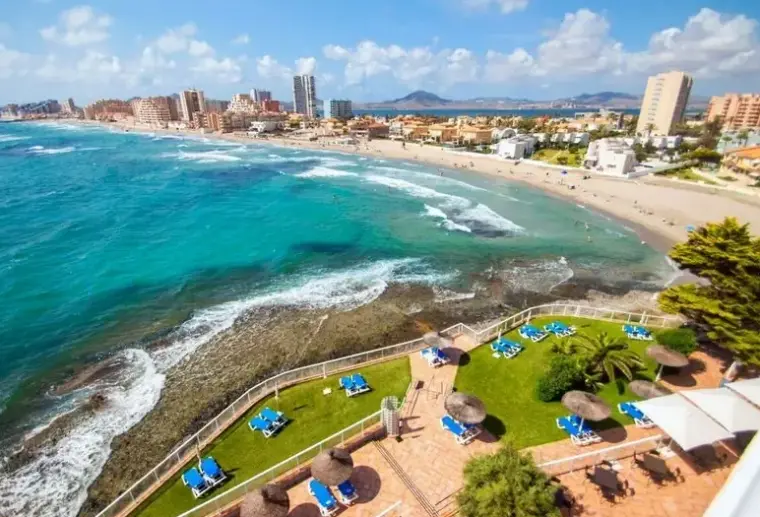 Plaża przy hotelu Servigroup Galua (ex. Sol Galua)