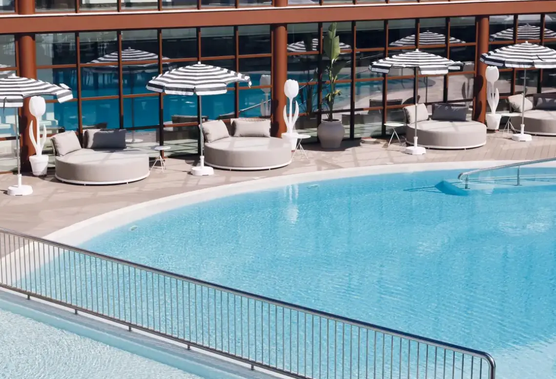 Basen w hotelu Seth Port Ciutadella