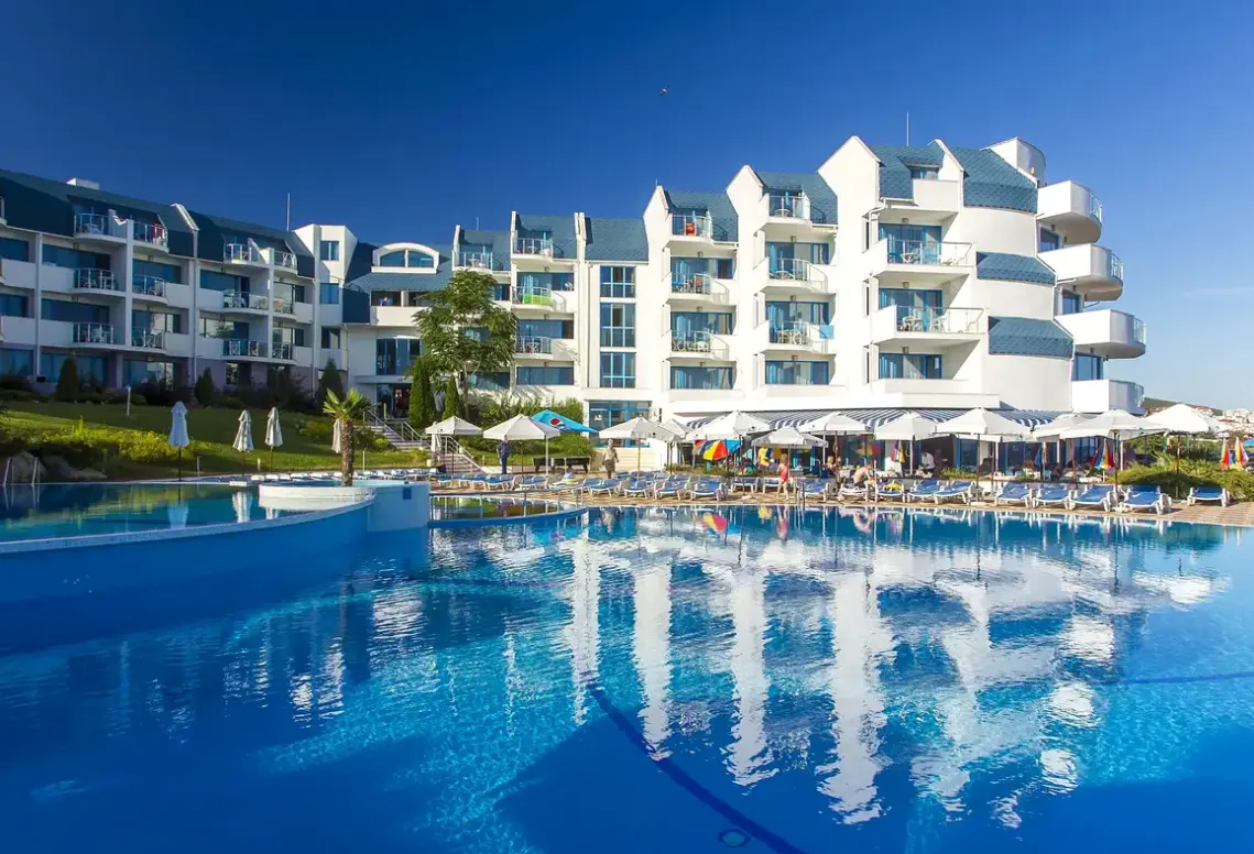 Basen w hotelu Sineva Beach (ex. Primasol Sineva Beach)
