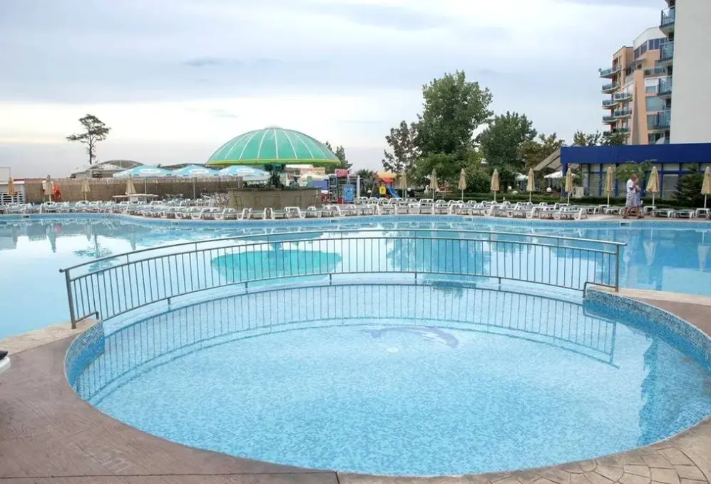 Basen w hotelu Slavyanski
