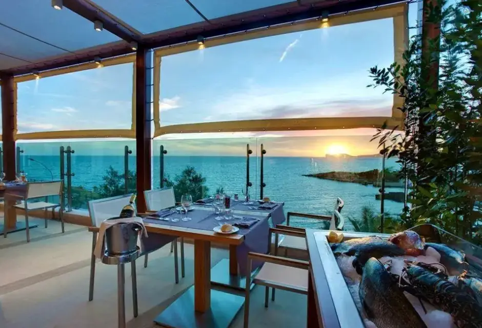 Restauracja i jedzenie w hotelu Smy Carlos V