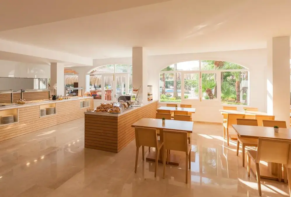 Restauracja i jedzenie w hotelu Sol de Alcudia Apartments a10