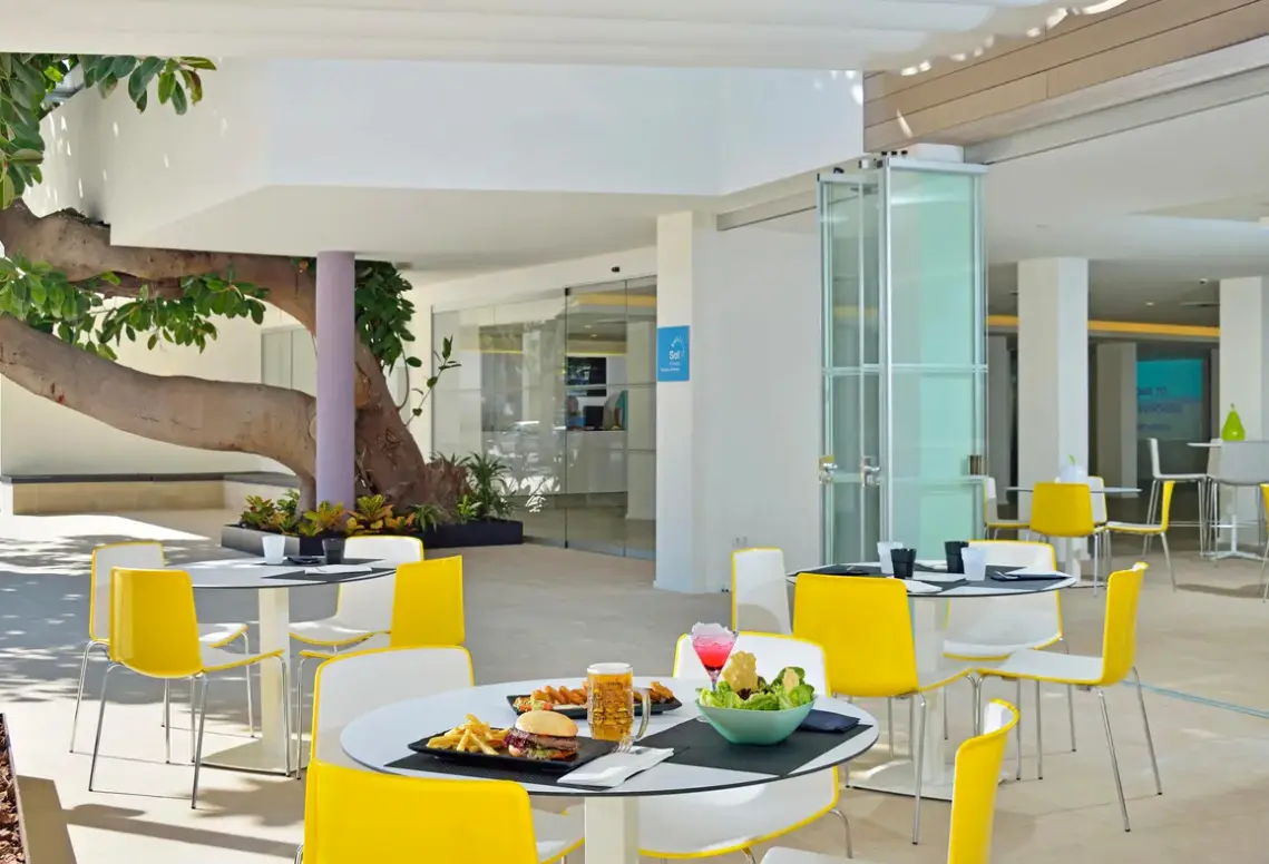 Restauracja i jedzenie w hotelu Sol House The Studio (ex. Sol House Mallorca)