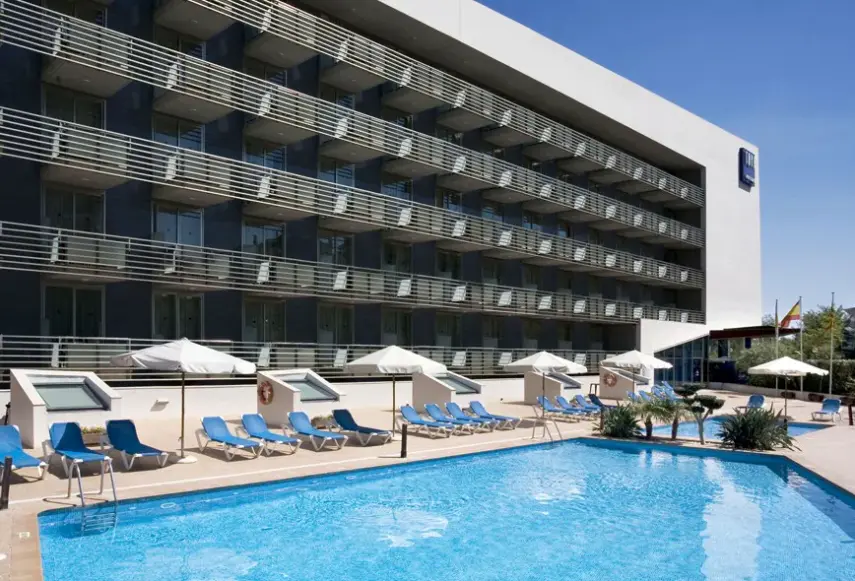Basen w hotelu Sol Port Cambrils (ex. Tryp Port)